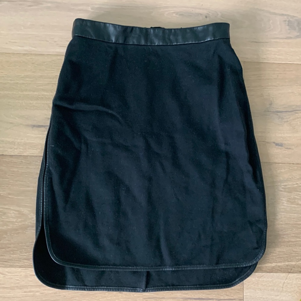CLUB MONACO PENCIL SKIRT WITH FAUX LEATHER WAIST DETAILS - SIZE 00